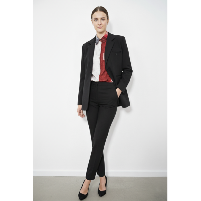 Класически черен костюм от сако и панталон